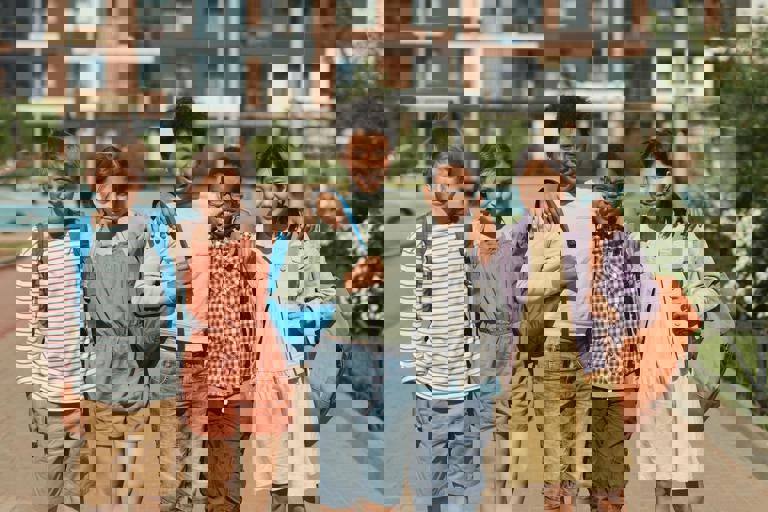 Urban Coyotes Prompt Safety Alerts After Repeated Daytime Sightings