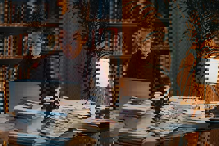 Night Owl Cafés Draw Late Crowd as Study Spots After Midnight